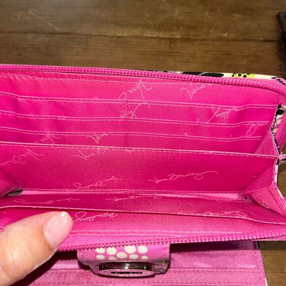 Vera Bradley Priscilla Pink Turn Smartphone Wallet - Picture 8 of 9